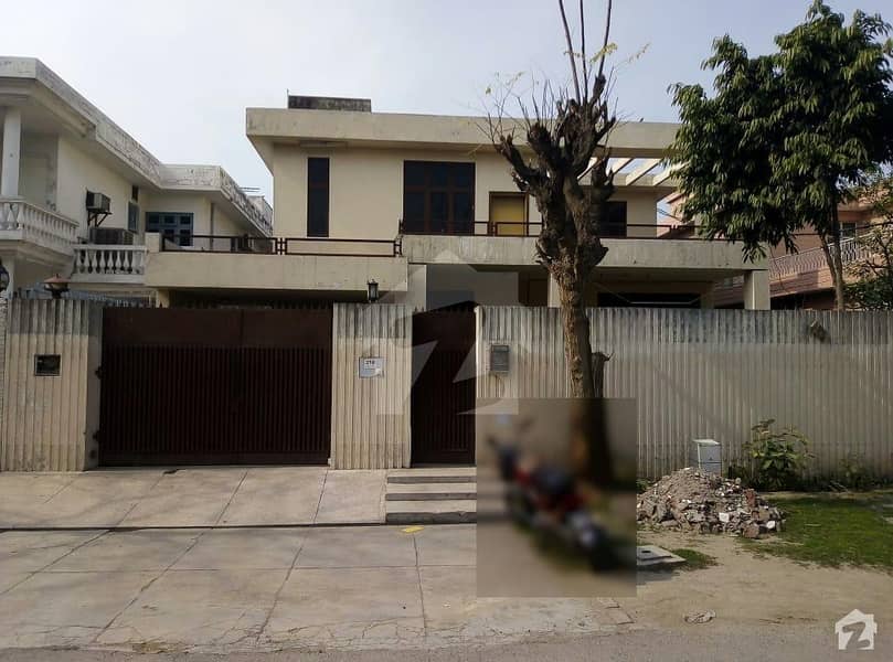 1 Kanal House Is Available For Sale