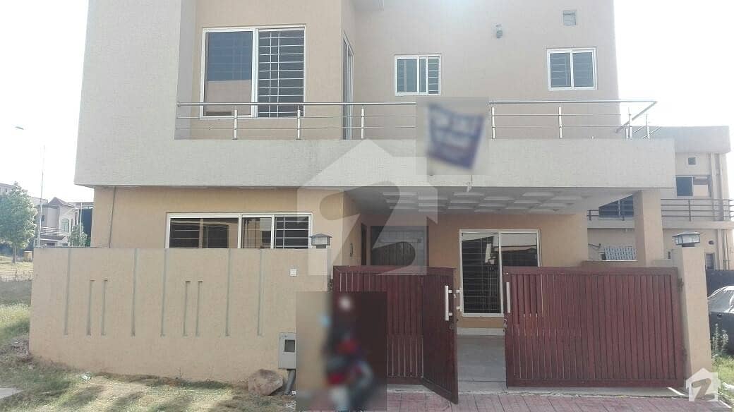 Here Is A Good Opportunity To Live In A Well-Built House Here Is A Good Opportunity To Live In A Well-Built House