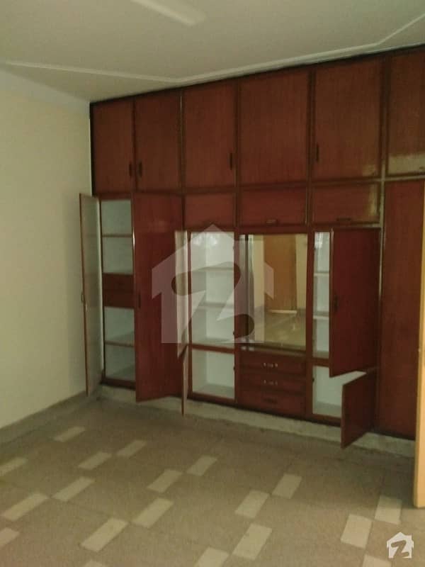 Allama Iqbal Town Upper Portion 3 Bedroom With Attached Washroom