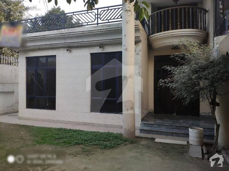 گارڈن ٹاؤن - احمد بلاک گارڈن ٹاؤن لاہور میں 3 کمروں کا 1 کنال مکان 5.3 کروڑ میں برائے فروخت۔