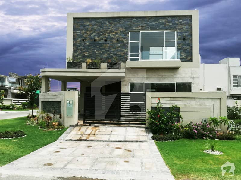 10 Marla Attractive Bungalow For Sale In Phase 6 DHA