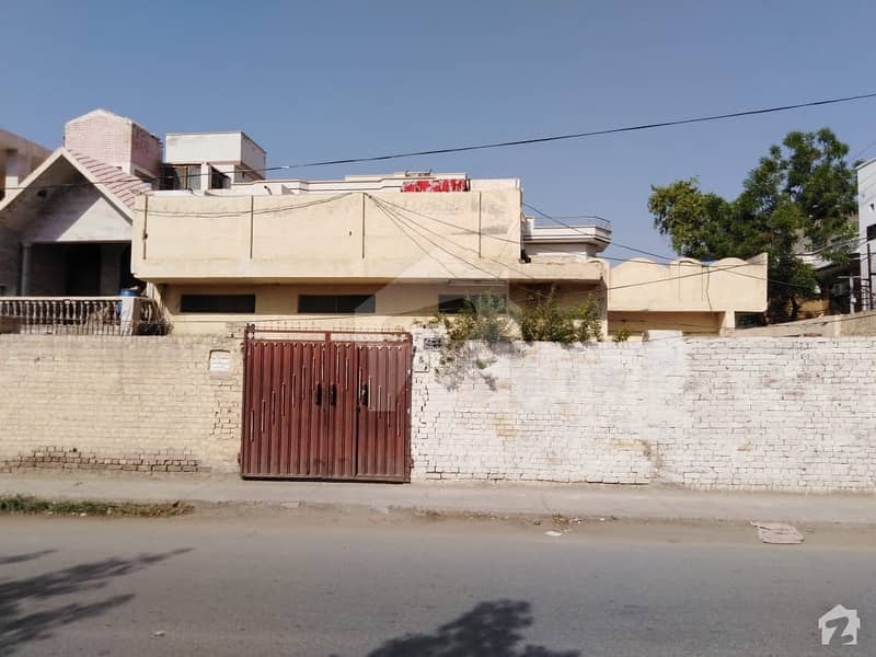 11 Marla Corner Commercial Single Storey Building For Sale At Good Location