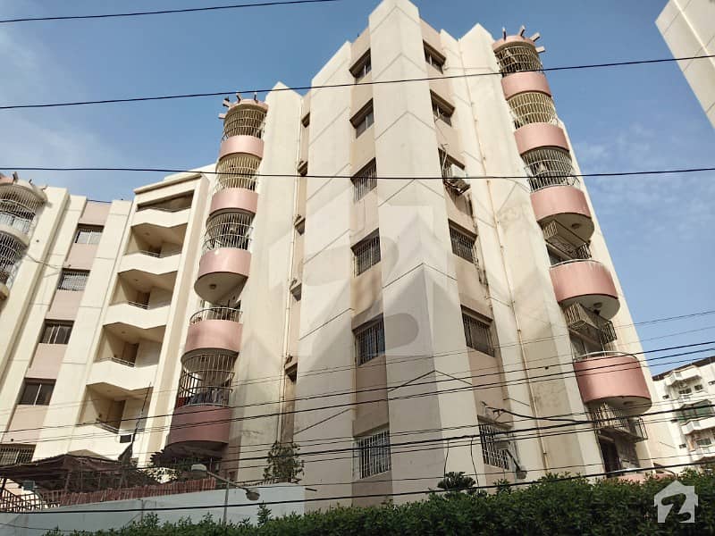 سوِل لائنز کراچی میں 4 کمروں کا 11 مرلہ فلیٹ 3. 7 کروڑ میں برائے فروخت۔