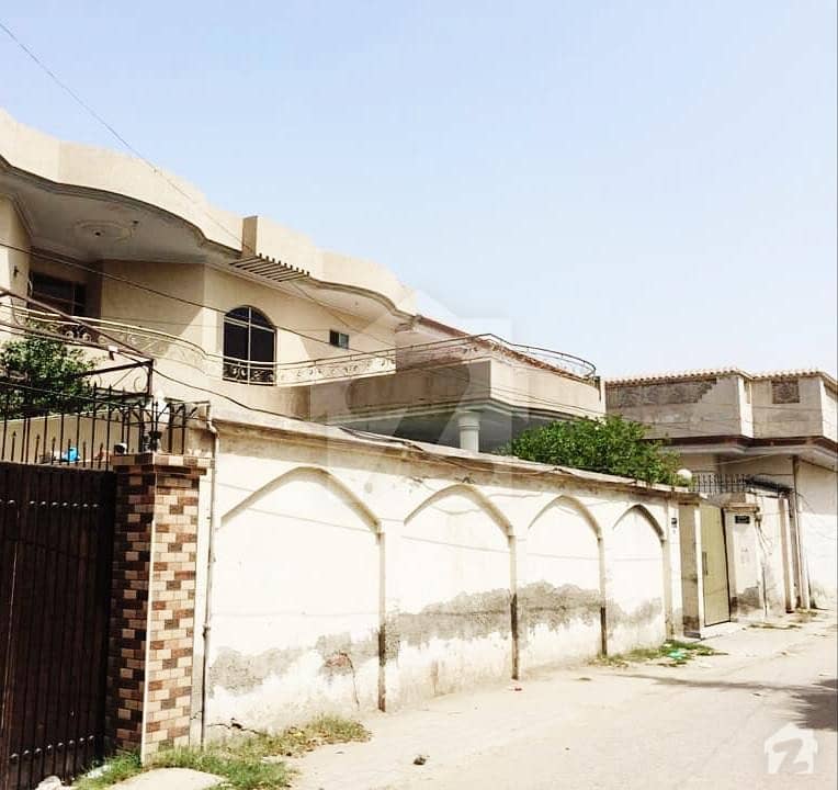 One Kanal BANGLOW for Sale in Sabzazar Colony URGENT