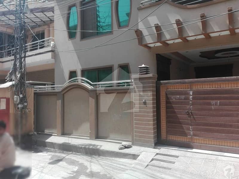 افشاں کالونی راولپنڈی میں 4 کمروں کا 10 مرلہ مکان 1. 75 کروڑ میں برائے فروخت۔