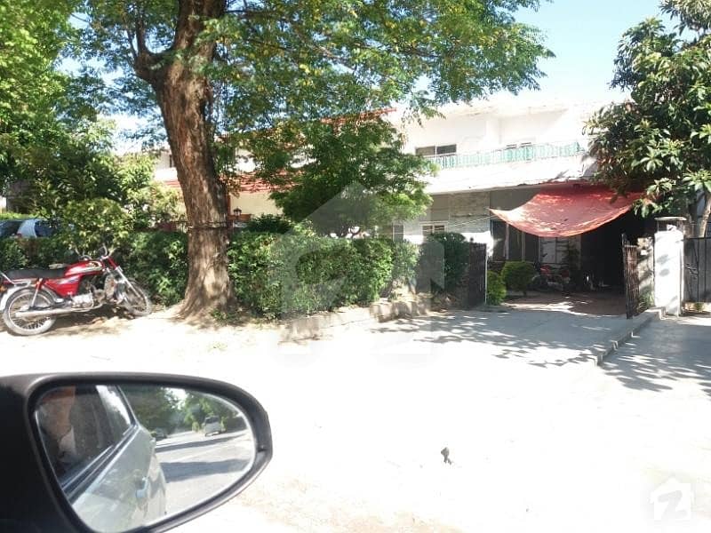 G8-2, 70ft close  street house 35*80,cda transfer for urgent sale