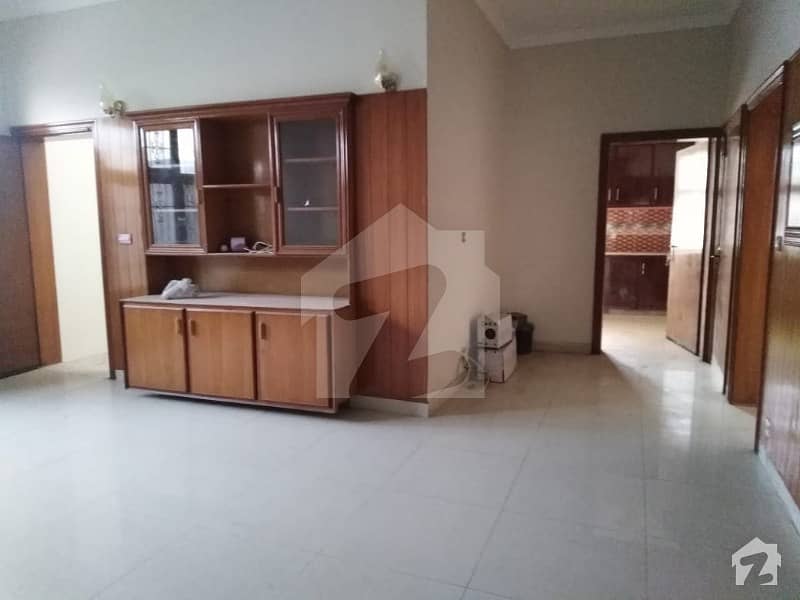 Upper Portion Available For Rent In Karim Block For Rent