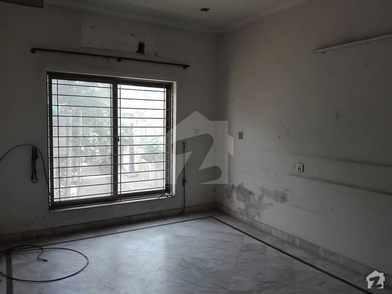 خیابانِ کالونی فیصل آباد میں 5 کمروں کا 6 مرلہ مکان 45 ہزار میں کرایہ پر دستیاب ہے۔