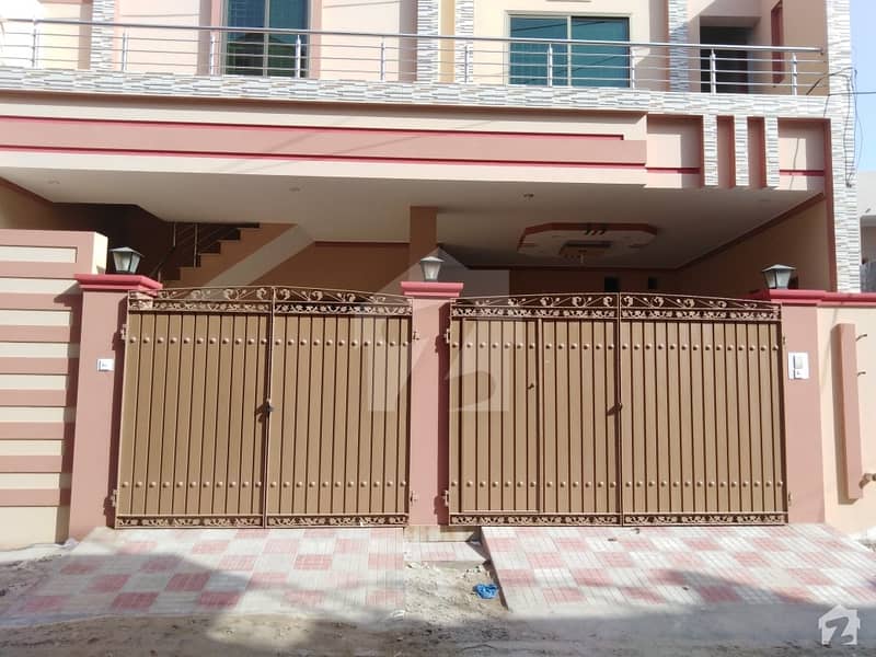 ساجد عوام کالونی بہاولپور میں 4 کمروں کا 7 مرلہ مکان 1. 2 کروڑ میں برائے فروخت۔