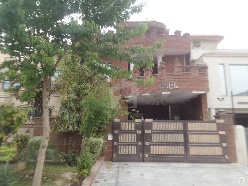 جوہر ٹاؤن فیز 1 - بلاک بی2 جوہر ٹاؤن فیز 1 جوہر ٹاؤن لاہور میں 5 کمروں کا 12 مرلہ مکان 1.8 کروڑ میں برائے فروخت۔