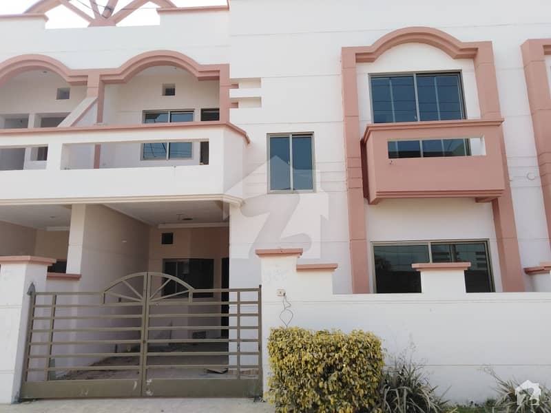 کلاسک ولاز کینال بینک روڈ ملتان میں 5 کمروں کا 6 مرلہ مکان 28 ہزار میں کرایہ پر دستیاب ہے۔