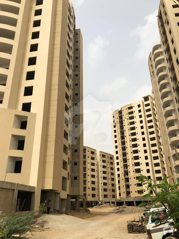 یونیورسٹی روڈ کراچی میں 4 کمروں کا 10 مرلہ فلیٹ 1.92 کروڑ میں برائے فروخت۔