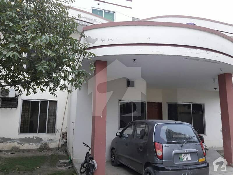 آئی ای پی انجینئرز ٹاؤن - سیکٹر بی آئی ای پی انجینئرز ٹاؤن لاہور میں 8 کمروں کا 1 کنال مکان 2.75 کروڑ میں برائے فروخت۔