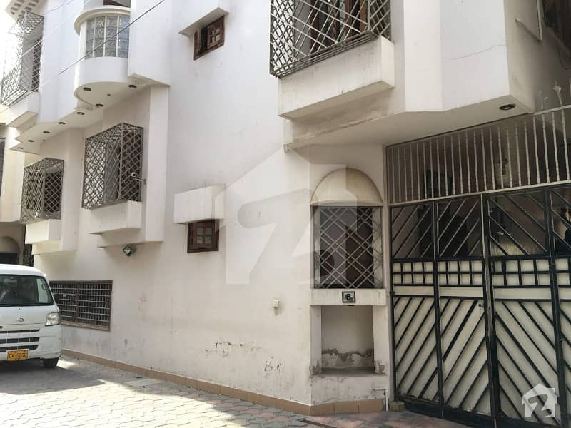 کلفٹن ۔ بلاک 9 کلفٹن کراچی میں 4 کمروں کا 9 مرلہ مکان 6 کروڑ میں برائے فروخت۔