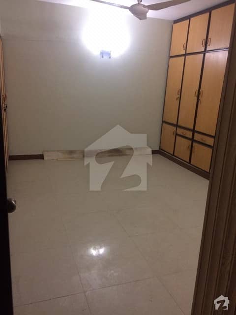 کلفٹن ۔ بلاک 5 کلفٹن کراچی میں 3 کمروں کا 7 مرلہ فلیٹ 2 کروڑ میں برائے فروخت۔