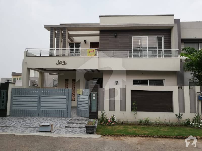 Leads Presenting 10 Marla Sleek Design  Bungalow In State Life