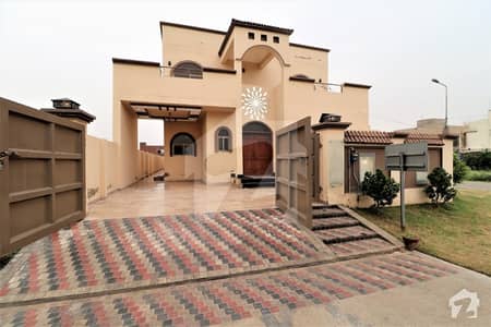 Corner Location 1 Kanal Near Market And Park Bungalow For Sale Corner Location 1 Kanal Near Market And Park Bungalow For Sale