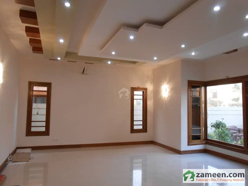 Main Saba Avenue Three Bed F lat For Sell Main Saba Avenue Three Bed F lat For Sell