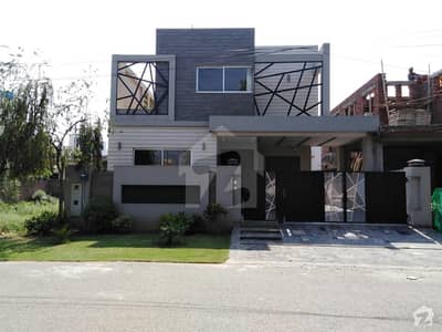 Here Is A Good Opportunity To Live In A Well-Built House Here Is A Good Opportunity To Live In A Well-Built House
