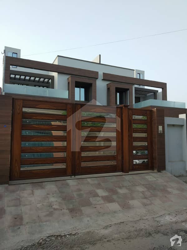 نشیمن کالونی ملتان میں 4 کمروں کا 10 مرلہ مکان 1. 5 کروڑ میں برائے فروخت۔