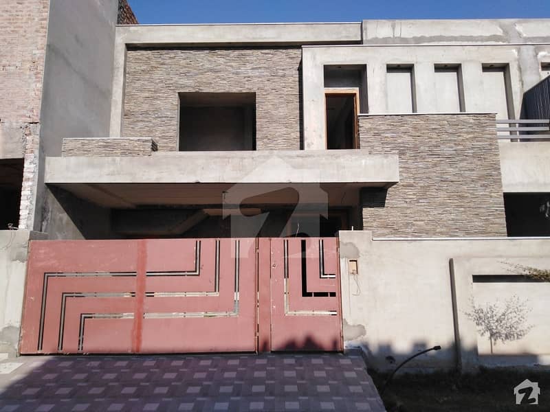 ایڈن آچرڈ فیصل آباد میں 7 مرلہ مکان 1.45 کروڑ میں برائے فروخت۔