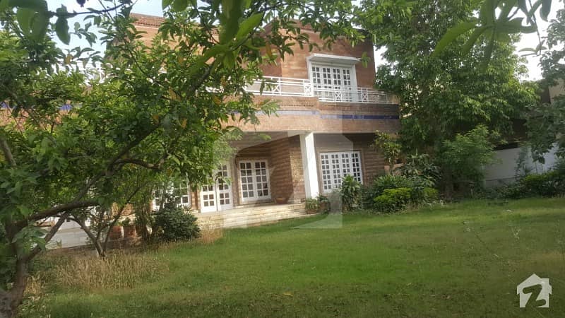 ویسٹ وُوڈ ہاؤسنگ سوسائٹی لاہور میں 4 کمروں کا 2.07 کنال مکان 4 کروڑ میں برائے فروخت۔