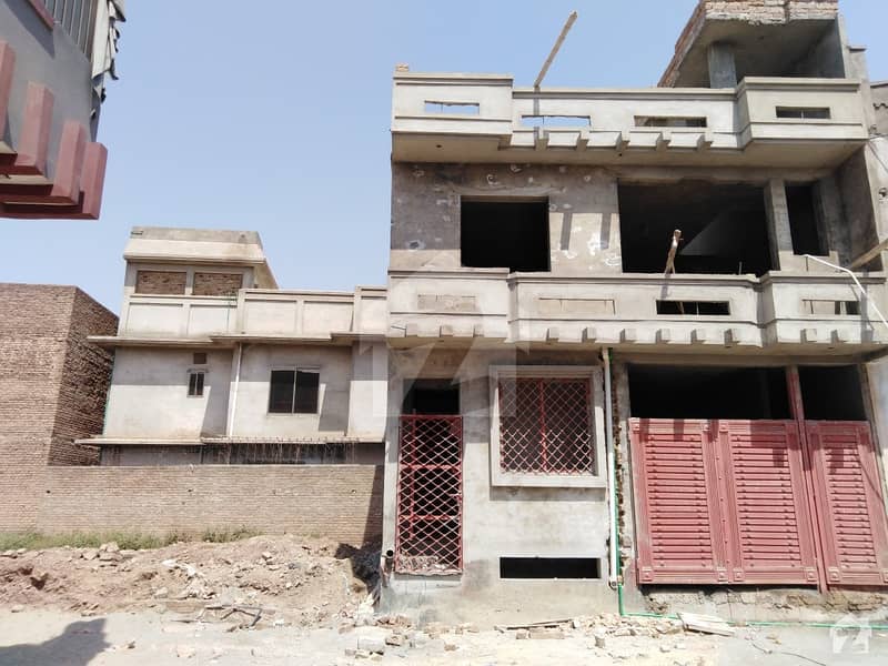 یونیورسٹی روڈ پشاور میں 5 کمروں کا 5 مرلہ مکان 1 کروڑ میں برائے فروخت۔