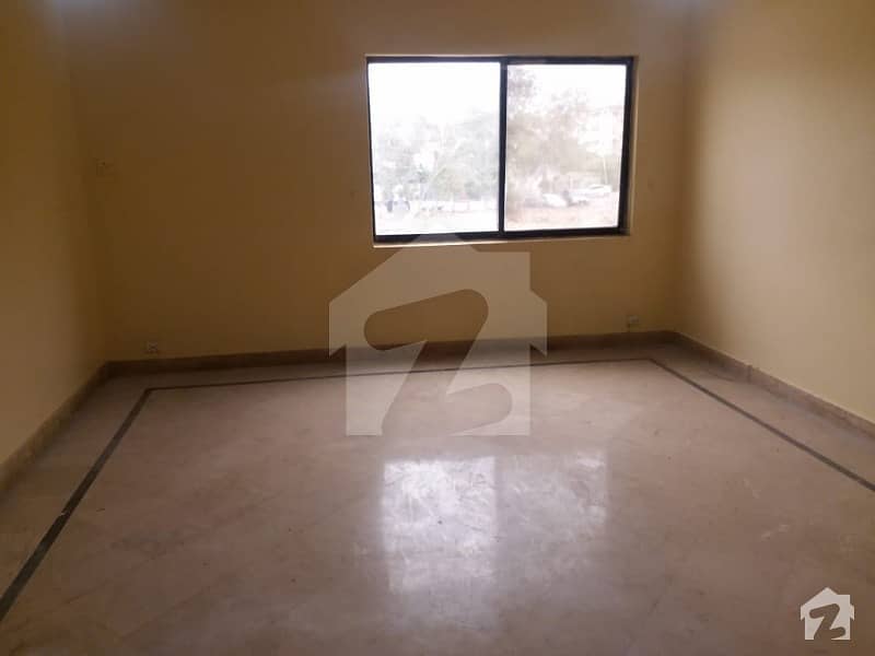 3 Bedrooms Drawing Dinning Flat For Sale In Block 5