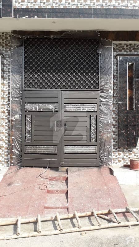 جھنگ روڈ فیصل آباد میں 9 کمروں کا 10 مرلہ مکان 1.75 کروڑ میں برائے فروخت۔