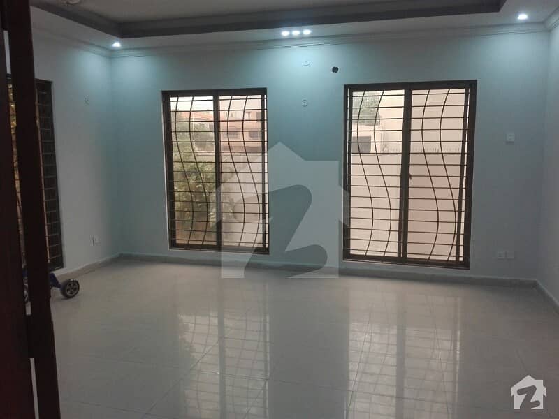 Upper Portion Is Available For Rent - Phase 3 - Near To Market & Masjid Etc