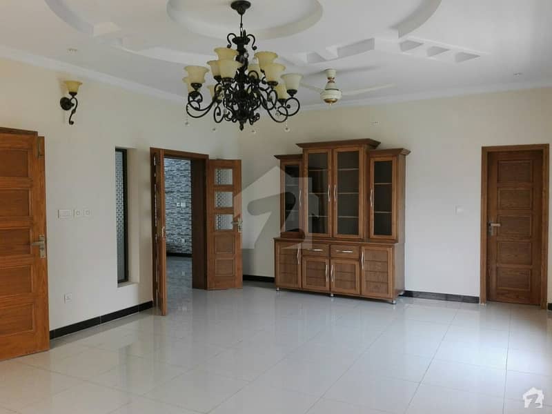 نیشنل پولیس فاؤنڈیشن او ۔ 9 اسلام آباد میں 7 کمروں کا 1 کنال مکان 2. 5 کروڑ میں برائے فروخت۔
