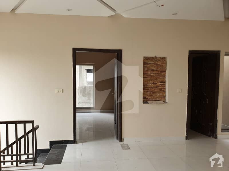 بینکرز کوآپریٹو ہاؤسنگ سوسائٹی لاہور میں 3 کمروں کا 5 مرلہ مکان 1 کروڑ میں برائے فروخت۔