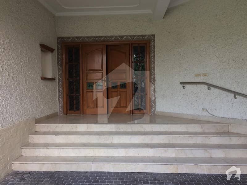 1. 5 Kanal House Available For Office On Rent In Cavalry Ground