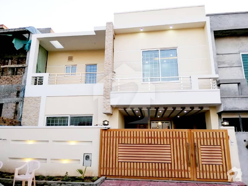 بحریہ ٹاؤن فیز 8 بحریہ ٹاؤن راولپنڈی راولپنڈی میں 5 کمروں کا 7 مرلہ مکان 1. 45 کروڑ میں برائے فروخت۔