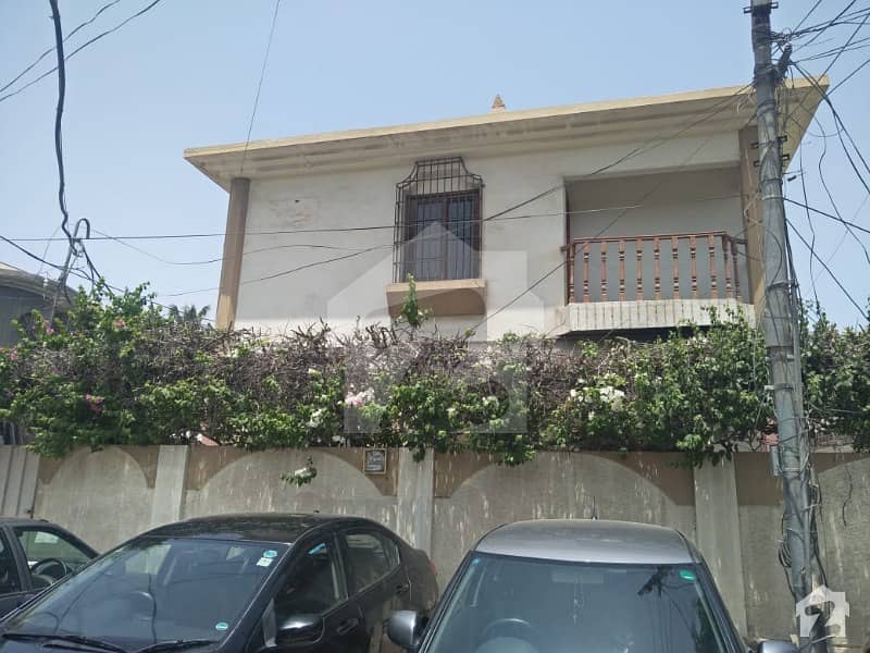 300 Sq Yard Bungalow Available For Rent In Clifton Block 9