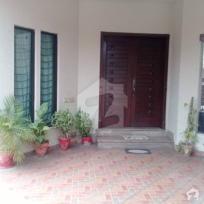 Dha Phase 8    10 Marla Slightly Used Fully Furnished  Bungalow For Sale