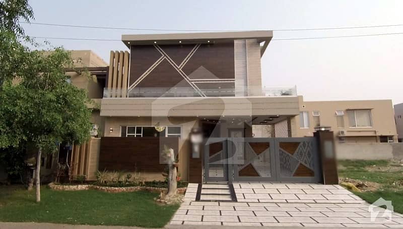 10 Marla Brand New Beautiful House For Sale