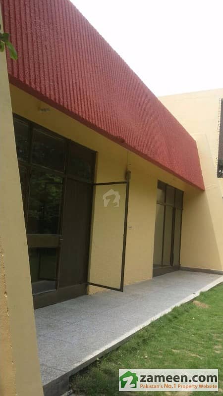 32 Marla Double Storey Ideal Location House For Rent