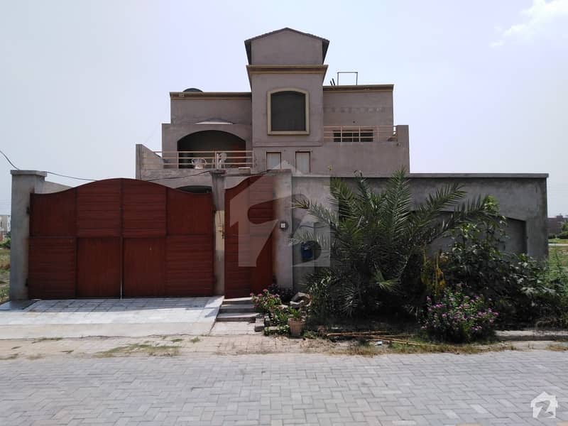 کینال ویو ہاؤسنگ سکیم سمندری روڈ فیصل آباد میں 11 مرلہ مکان 1.5 کروڑ میں برائے فروخت۔