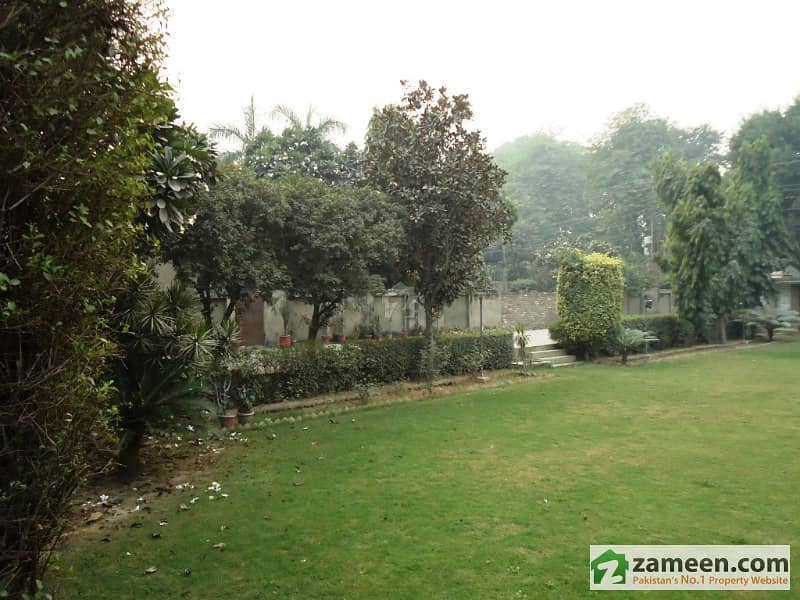 4 Kanal Hot Location House For Sale On MM Alam Road