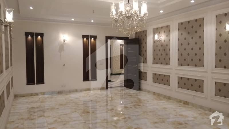 ضیا ٹاؤن چک 208 روڈ فیصل آباد میں 7 کمروں کا 16 مرلہ مکان 4.5 کروڑ میں برائے فروخت۔