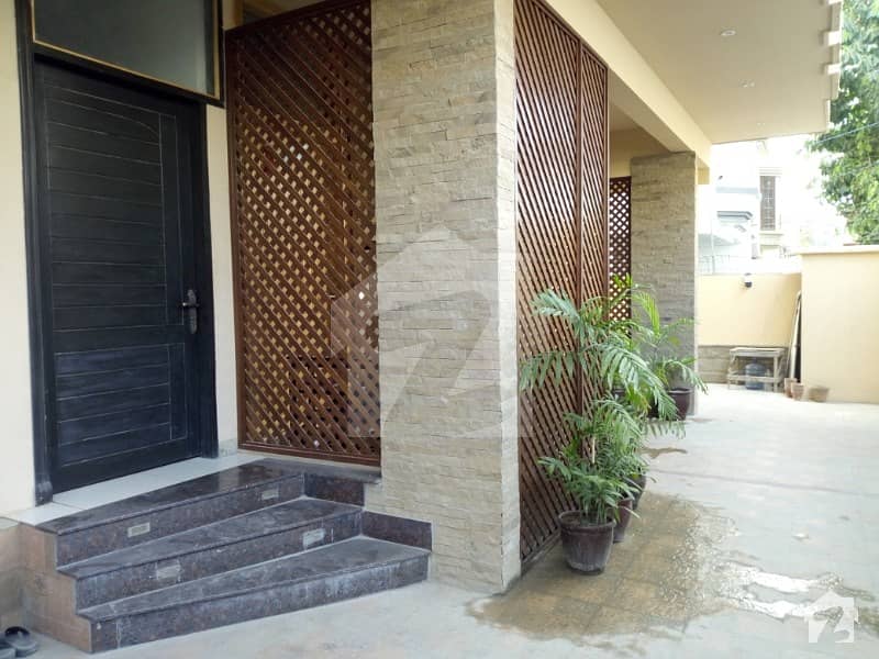 باتھ آئی لینڈ کراچی میں 3 کمروں کا 9 مرلہ بالائی پورشن 3. 6 کروڑ میں برائے فروخت۔