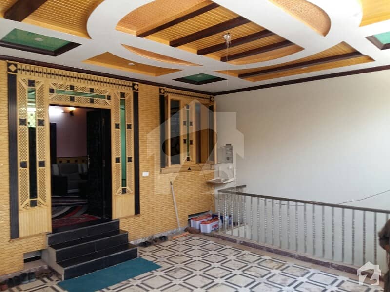 الحرم ماڈل ٹاؤن پشاور میں 8 کمروں کا 5 مرلہ مکان 1. 3 کروڑ میں برائے فروخت۔