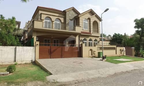 ایف ۔ 7 اسلام آباد میں 7 کمروں کا 1 کنال مکان 14 کروڑ میں برائے فروخت۔ ایف ۔ 7 اسلام آباد میں 7 کمروں کا 1 کنال مکان 14 کروڑ میں برائے فروخت۔