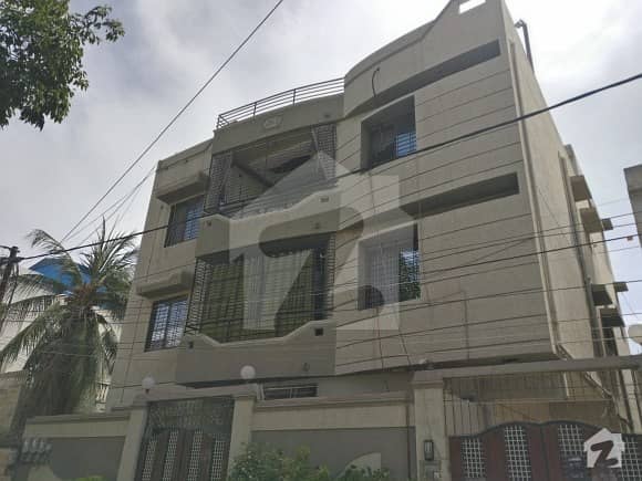 پی ای سی ایچ ایس بلاک 2 پی ای سی ایچ ایس جمشید ٹاؤن کراچی میں 4 کمروں کا 10 مرلہ بالائی پورشن 3.15 کروڑ میں برائے فروخت۔