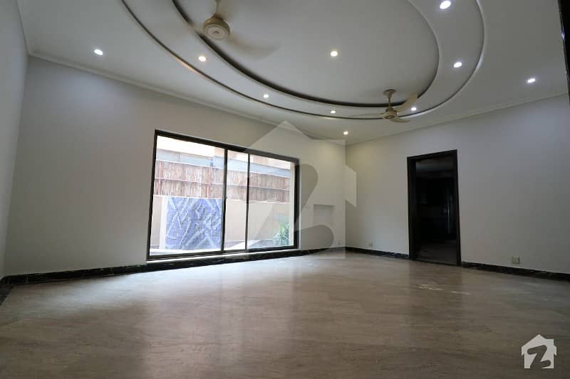 جیل روڈ لاہور میں 5 کمروں کا 1 کنال مکان 6 کروڑ میں برائے فروخت۔