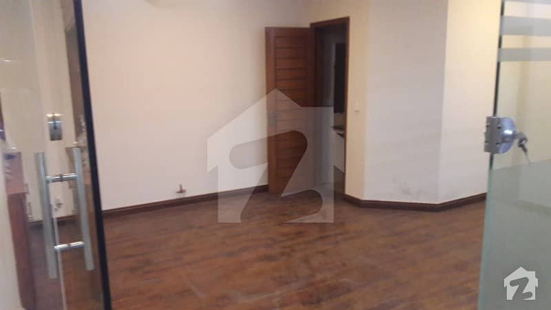 Rent Estate Offer 8 Marla 3rd Floor For Rent  With Lift