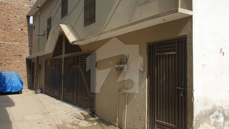 یونیورسٹی روڈ پشاور میں 10 کمروں کا 9 مرلہ مکان 2.3 کروڑ میں برائے فروخت۔