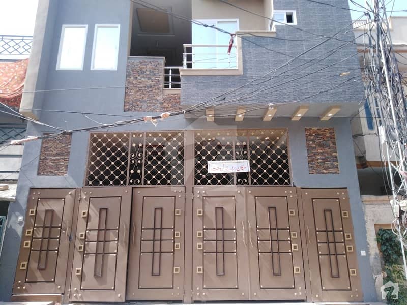 حیات آباد فیز 6 - ایف8 حیات آباد فیز 6 حیات آباد پشاور میں 8 کمروں کا 5 مرلہ مکان 2. 2 کروڑ میں برائے فروخت۔