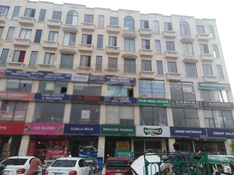 بحریہ ٹاؤن سیکٹر سی بحریہ ٹاؤن لاہور میں 1 کمرے کا 2 مرلہ فلیٹ 32 لاکھ میں برائے فروخت۔